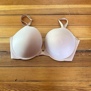 Lightly loved Victoria Secret Obsessed Push up bra 38DD w/razor back option